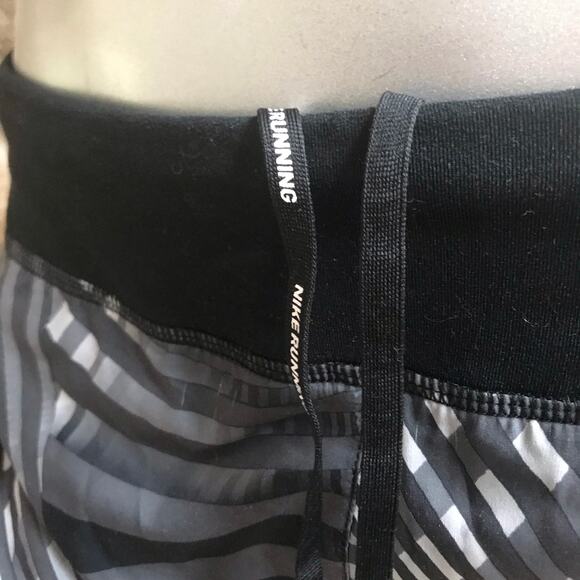 Nike Running Black Gray Shorts with Liner and Back Zipped Pocket Women’s Size M - Picture 4 of 7
